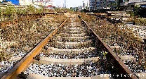为什么新铺设的高铁轨道会生锈，难道是质量问题？答案出人意料