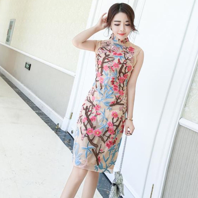 成熟女人就要穿的成熟点，性感迷人的小黑裙，散发魅力女人味