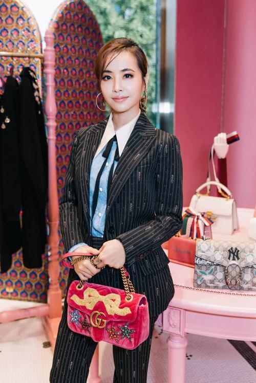 蔡依林可真能，硬把自己塞进一双“蜻蜓鞋”，脚趾那么挤不痛吗？