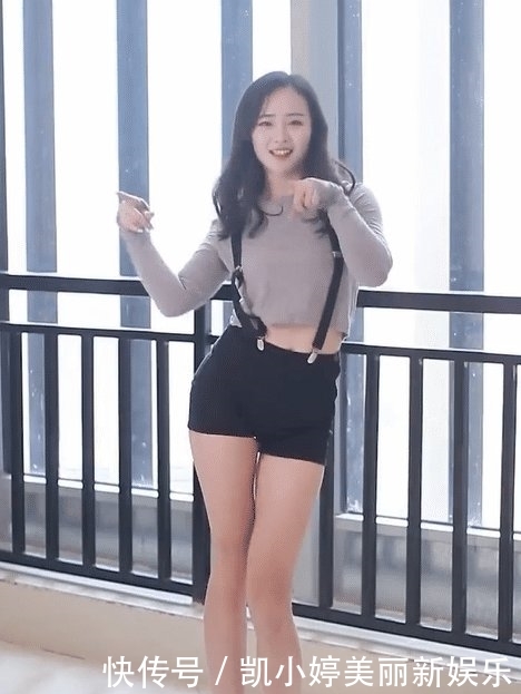 『四射』美女这身材真匀称,穿上短裤活力四射的感觉!