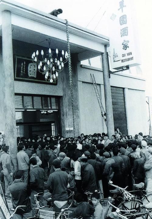  摄影师|50年，30余万张照片，这位广州摄影师用影像讲述社会发展