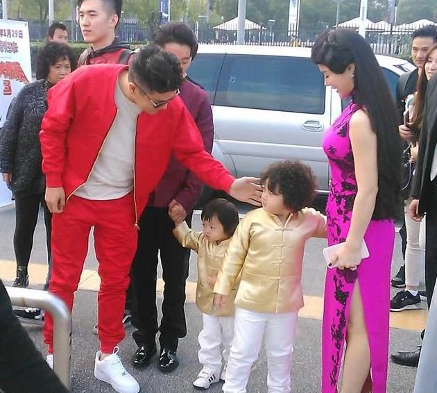 冉莹颖这胯也太宽了吧，旗袍都要撑炸了，网友：邹市明驾驭得了吗