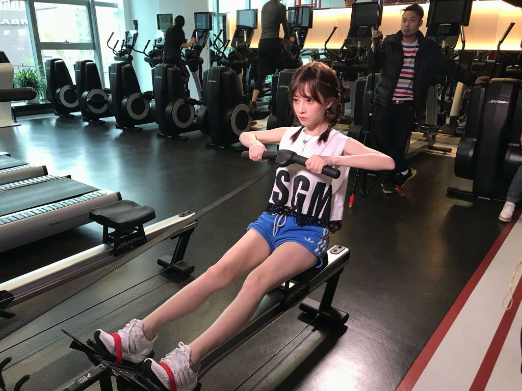 冯提莫:这大美腿真是勾人