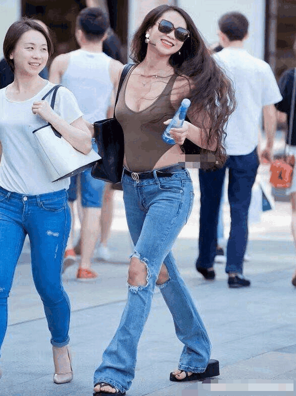 街拍：当前很流行的这些穿搭方式, 让美女们自信而美丽!