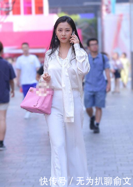  『奇怪』街拍穿搭：这世界真的好奇怪，我爱的对我不爱，爱我的我不爱！