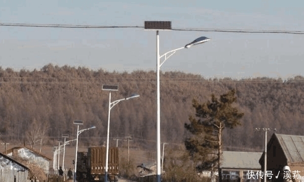  安装@农村免费安装路灯, 农民十分兴奋, 后来却很后悔说: 还不如