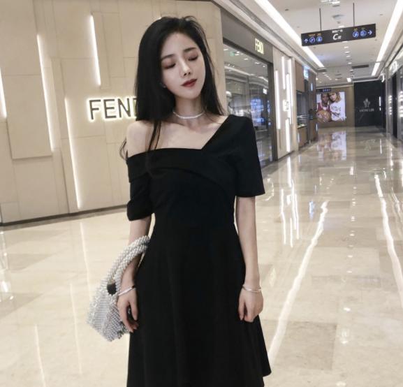 “冷淡风”连衣裙太美, 太美了! 穿上身年轻了10岁, 美到咋舌