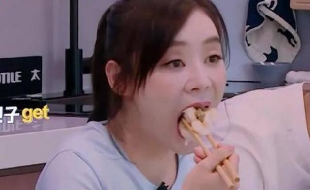 袁姗姗回应“催吐”事件，马甲线女王人设不复存在，网友：骗子！