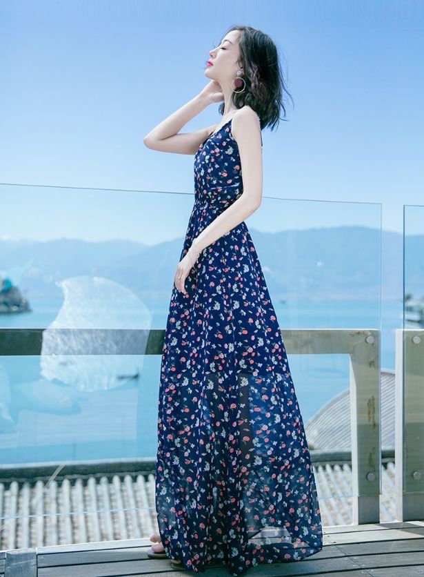 这气质谁与争锋，模特海边拍写真，有种不一样的魅力