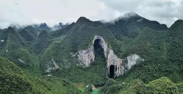 贵州深山里的一个洞穴，穿越后发现，这里竟然是另一个世界