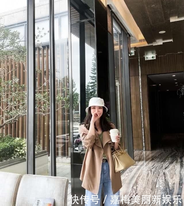 『风衣』春夏怎么穿裤子?时尚博主教你这样穿,时尚大气又好看,还很好穿