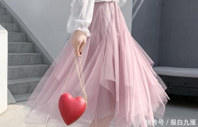 『感觉』百褶裙在这个时候穿,可以穿出很多风格,适合很多场合!