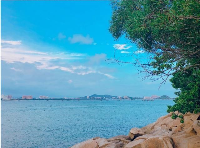 比三亚人少，比青岛消费低!这个高铁直达的小众海岛，景美海鲜多
