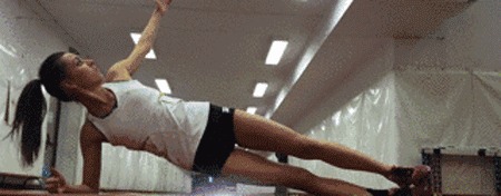 实力超群的19岁徒手健身达人，别人做俄挺用手掌，他用2个手指