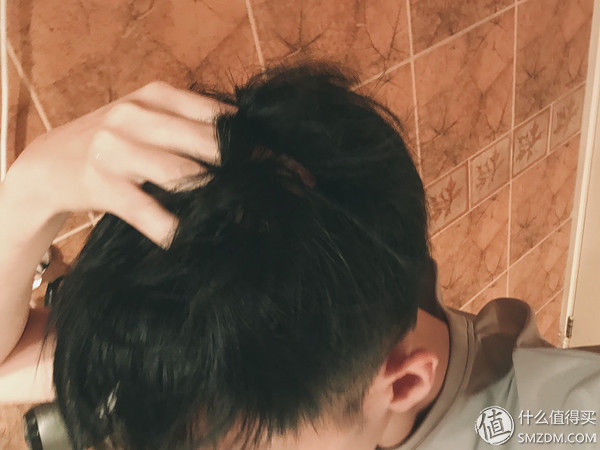 纸上得来终觉浅，人丑就该自己剪 篇四:头发长度太尴尬?定型产品