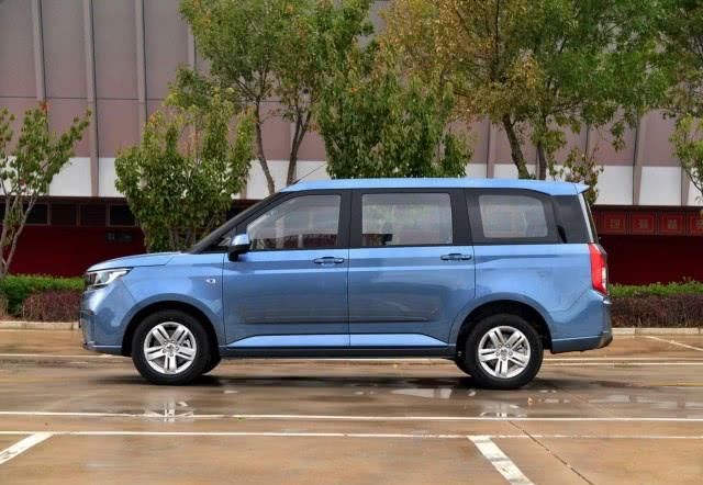  最多■又一款廉价实用的好车，最多能拉8个人，行李箱4102L，6.48万起步