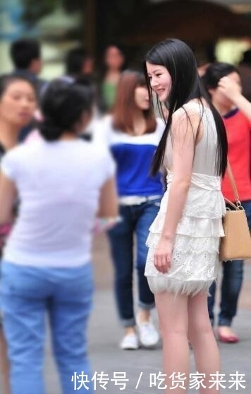  寒冷|街拍图片，入秋这样穿如何？把寒冷抛开才时尚