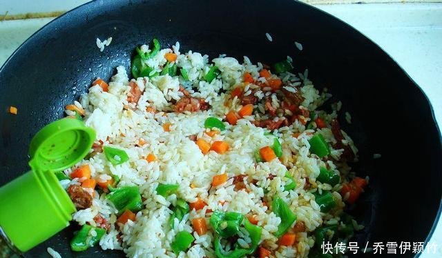  荤素■这碗炒饭学会了，再也不怕剩米饭，荤素搭配做便当真好