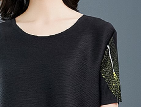 现在的女人真敢穿，出门穿这“前卫紧身裙”，姣好身材毕露无疑