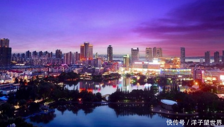这个城市人口不到四百万，却早就开始修建地铁，是你的家乡吗？