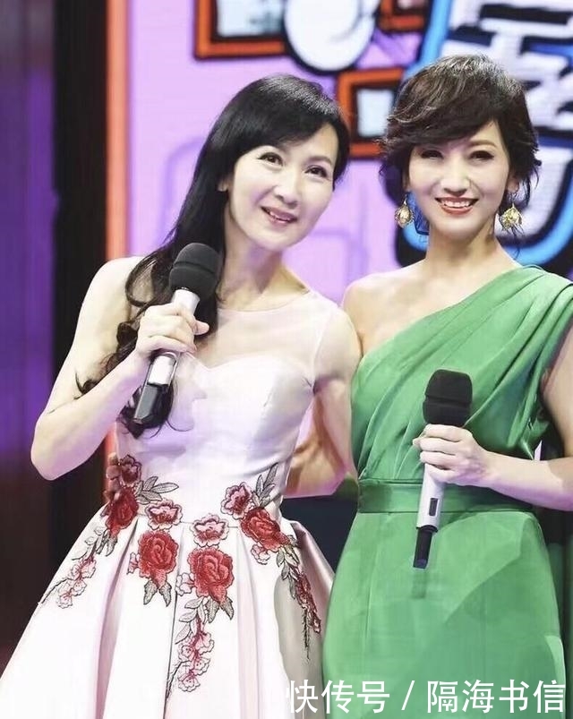  『且陈美琪』《新白娘子传奇》里的小青，穿衬衫配阔腿裤，61岁气质不输赵雅芝