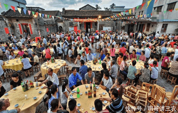  「宴席」乡下酒席也变了味，农民：份子钱越来越高，你吃消了吗