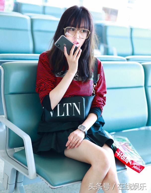 28岁张天爱换发型堪比换脸，大长腿吸晴，网友:也太能装了吧!