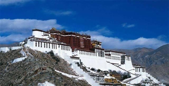 “山顶上的宫殿”西藏的庙宇宫殿为什么大多建在山崖之上?