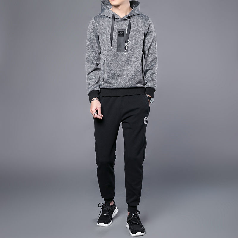 别傻傻的穿衬衣，太土!今年流行这样的卫衣，减龄有型还不贵