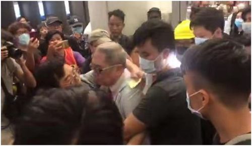  「校方」香港恒生大学教师穿黑衣戴头盔面罩上课，校方却这样回