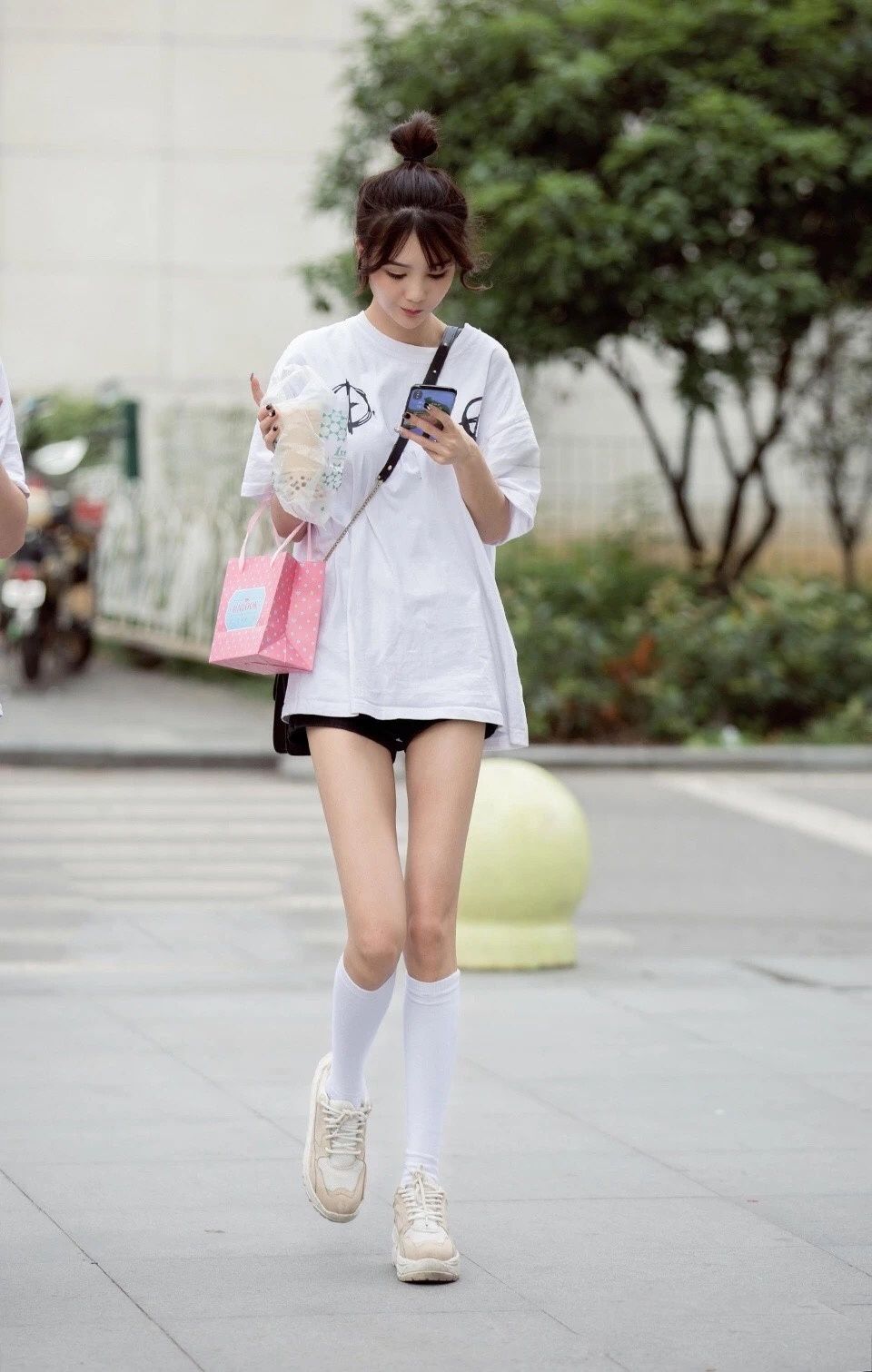 街拍丨性感的人很多，称得上尤物的却很少!