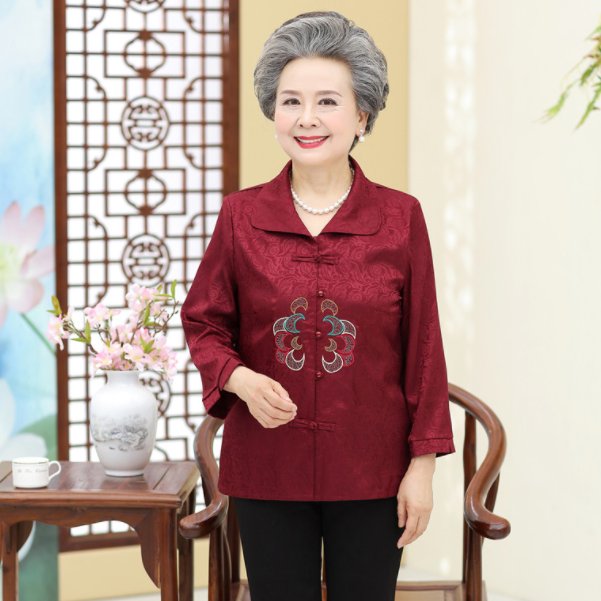 新颖又不贵的秋装妈妈外套，时髦又减龄，穿上邻居都要链接