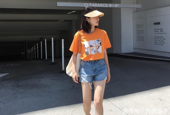 气质满满的牛仔裤美女，摇曳身姿，尽显女性风采