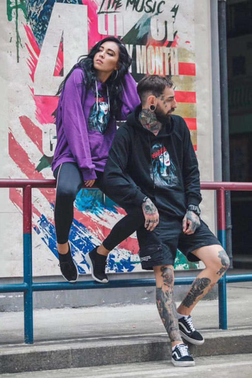  时髦：时髦VANS鞋款，丰富的层次感彰显文艺范，让你大玩运动复古风