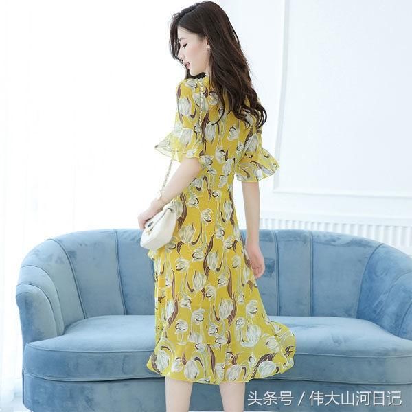 连衣裙无论何时都是时髦洋气，千万不能错过这些今夏新款，美呆了