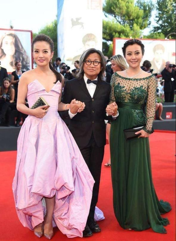 老态■脸部发福显疲态,化浓妆也遮不住老态,郝蕾二次离婚后大变样