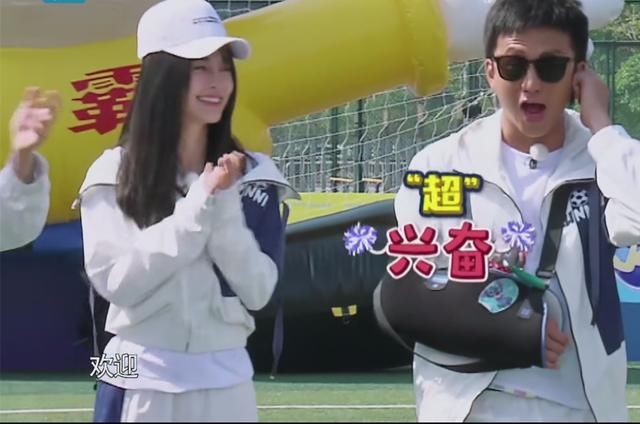 杨幂和高圆圆同穿绿色裙子，一个超美似女神，一个臃肿似大妈！