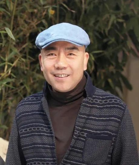  「巴掌」相声界最牛的人！郭德纲被他扇巴掌反赔笑脸，住3千平豪宅富得流油