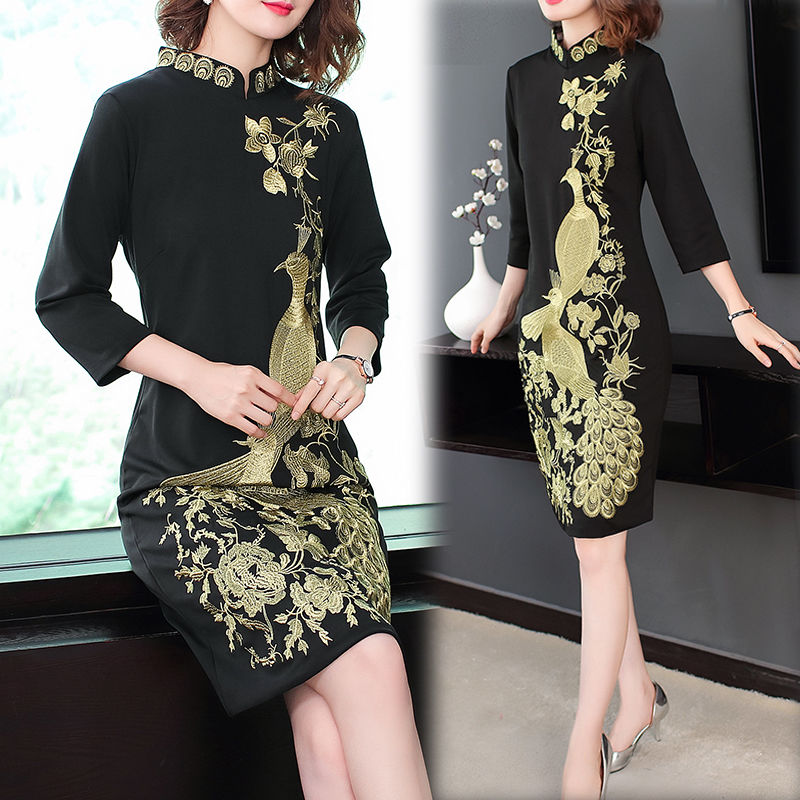 好身材不怕看，瞧瞧下面女人这样穿，丰满迷人又不失气质，还显嫩