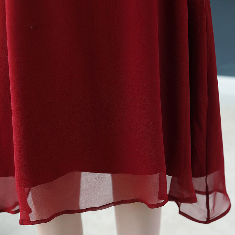 成熟的女人都这样选连衣裙!性感迷人惹人爱，一路上回头率爆表