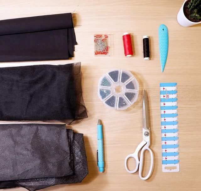  「网纱布」缝制一条半透明网纱裙，学会用这个小技巧，就能轻松变成时髦裙子