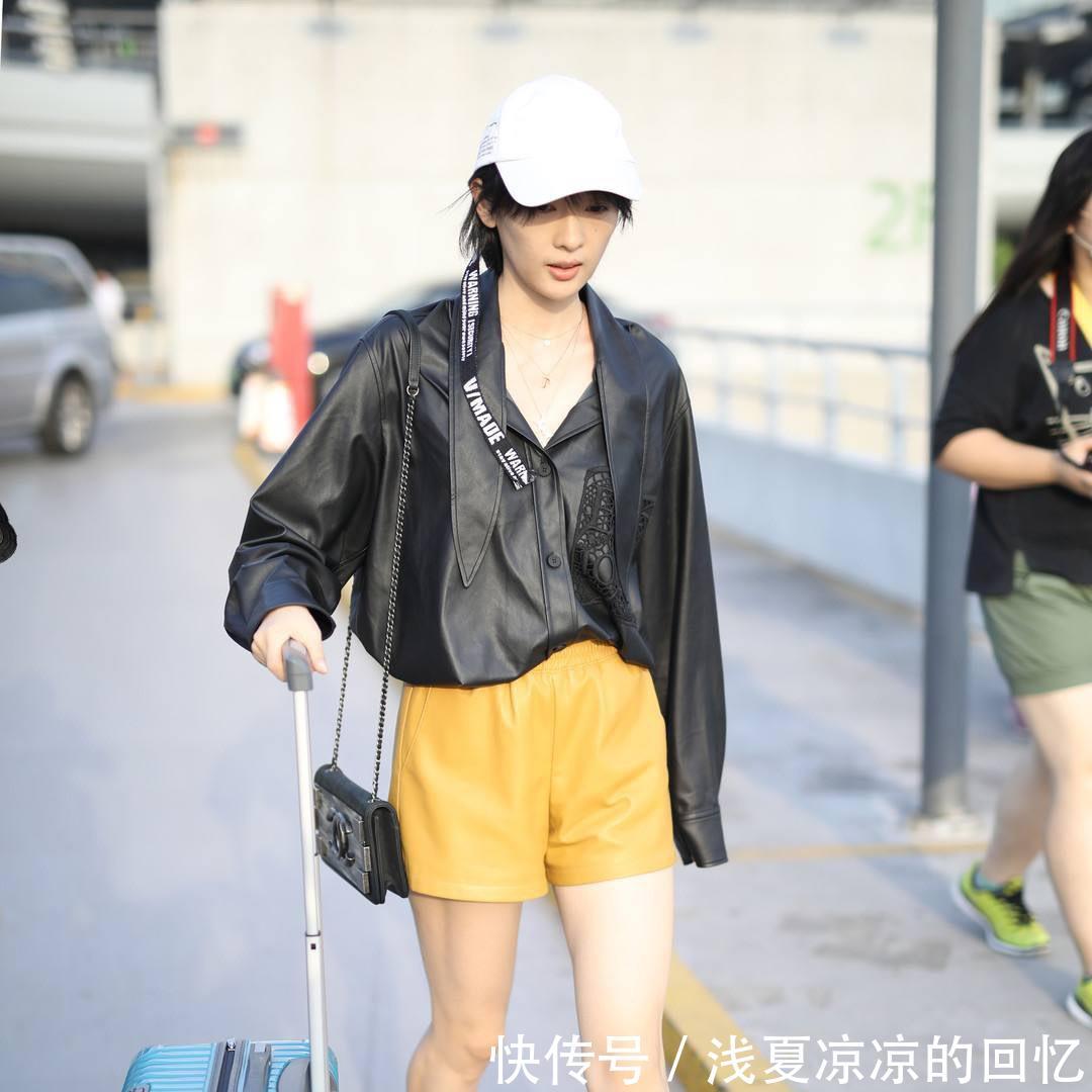  『没话说』童谣街拍好带感！穿皮裙搭卫衣，显露大长腿，身材好到没话说