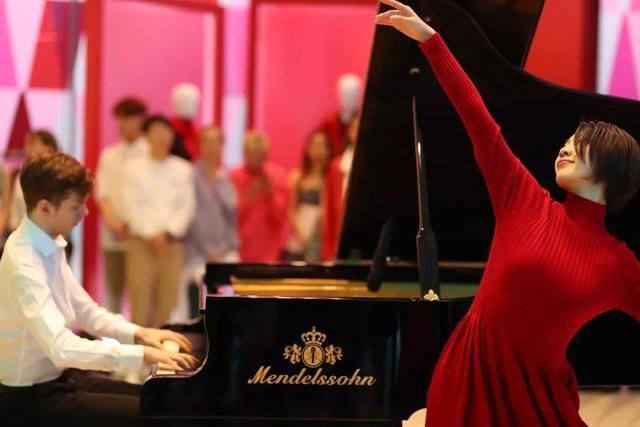 别再说优衣库是一家“技术公司”了，它的野心要更大一些