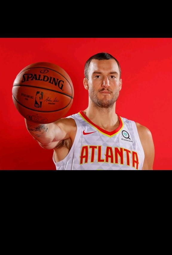 飞人，林书豪领衔老鹰新赛季定妆照