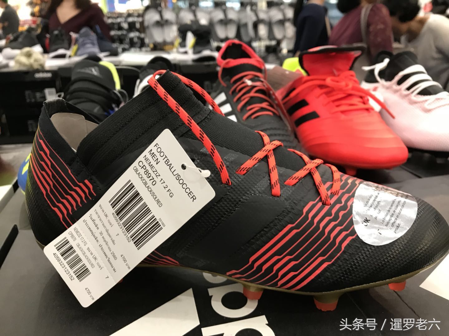 泰国买阿迪达斯足球鞋便宜吗?“NEMEZIZ”六折后还卖七百多元!