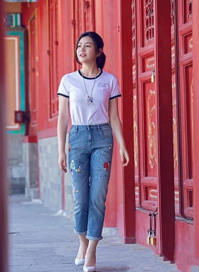 陈妍希又瘦下来了,回到小仙女时期,网友:再胖牛仔裤就穿不下去