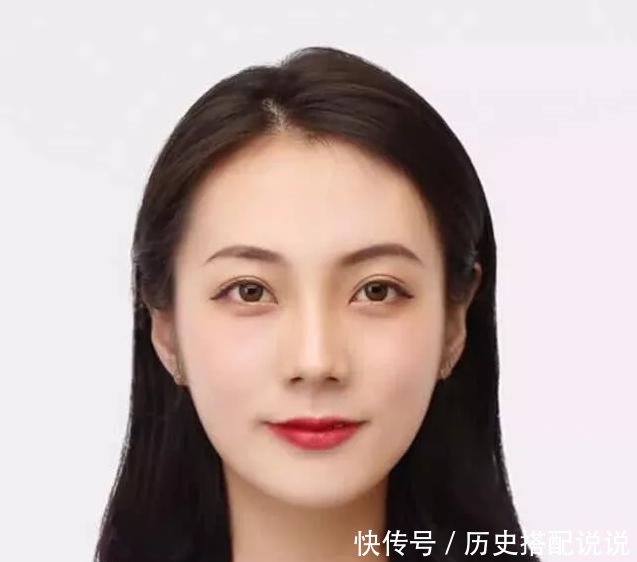  [记住]拍证件照时，记住这四个“心机”打扮，照片会比真人更美！