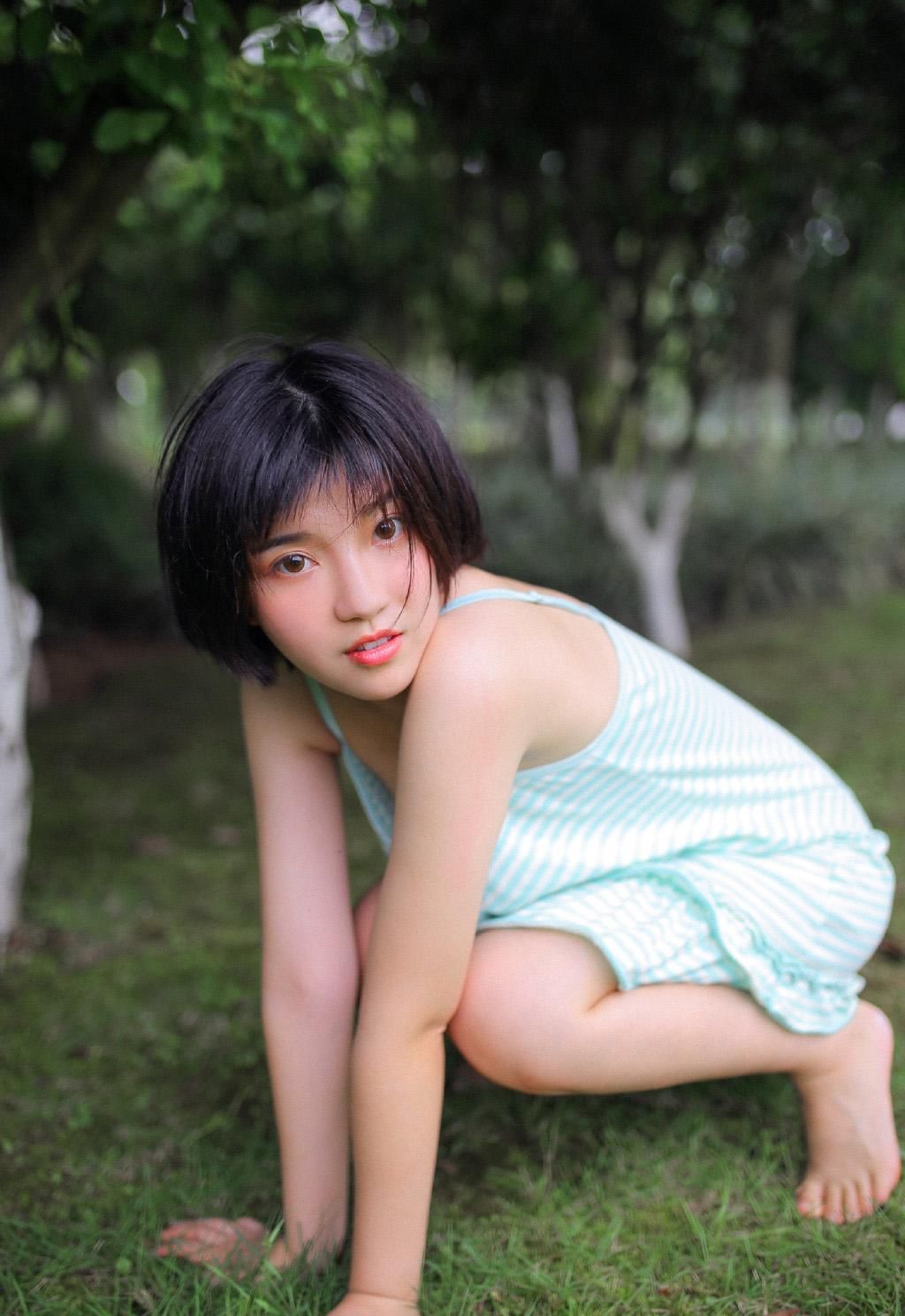 吊带睡衣美女户外性感长腿美女图片