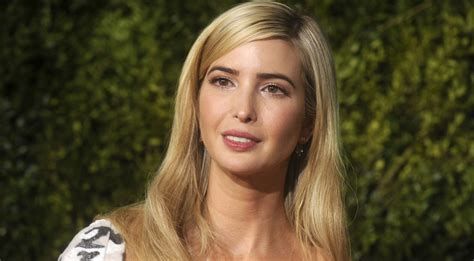 伊万卡身材凹凸有致,集智慧和美貌并存,年轻时更是清纯漂亮!