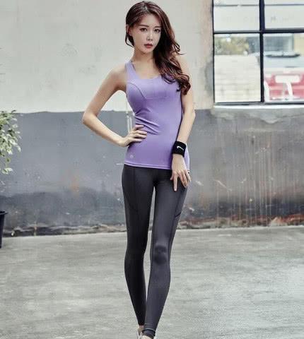 突显十足魅力的打底裤搭配,穿出女人的潇洒自在,美哭了